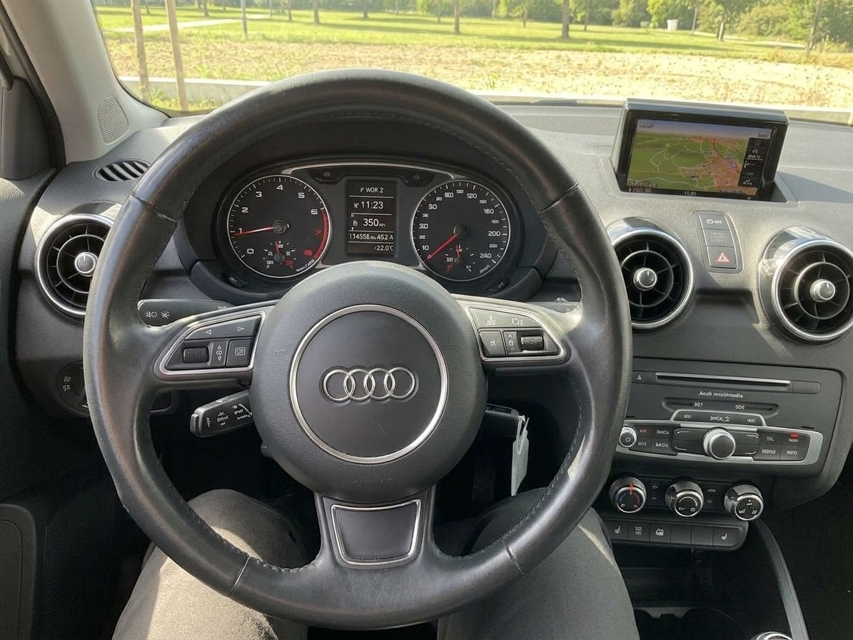 Audi A1 Sportback 1.0 TFSI S-Line Design — fotografia 7